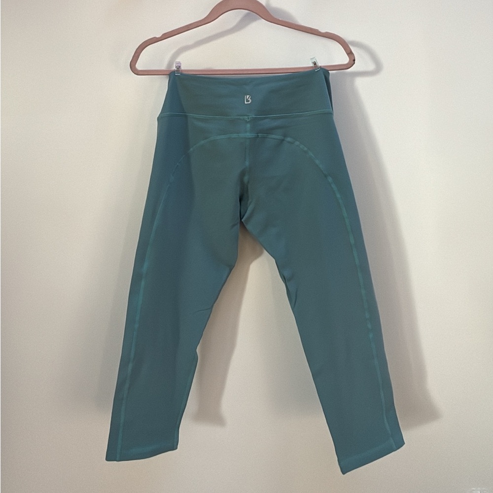 Mint condition, buff, bunny, Capri leggings, extra large